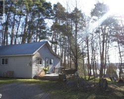 Cottage for Sale on Halls Lake