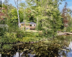 Cottage for Sale on Pine Lake