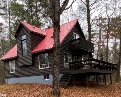 Cottage for Sale on Riley Lake