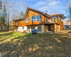 Cottage for Sale on Maple Lake