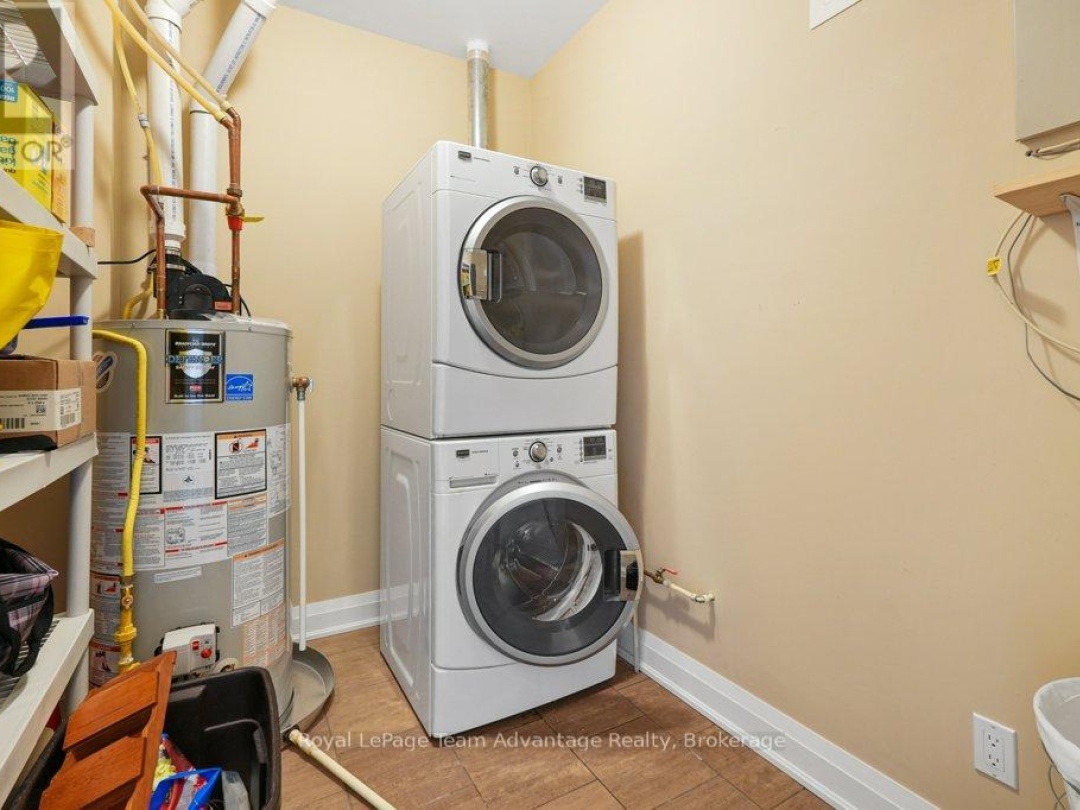 203 - 20A SILVER BIRCH COURT,