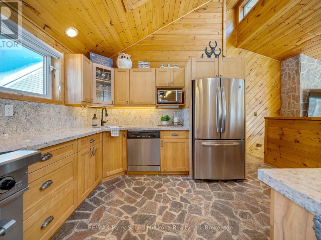 587 CENTRE ROAD, Manitouwabing Lake