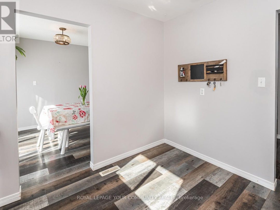 347 LAKELAND CRESCENT, 