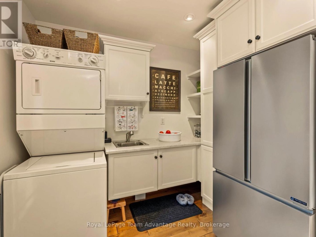 5 FALLINGVIEW TRAIL, 
