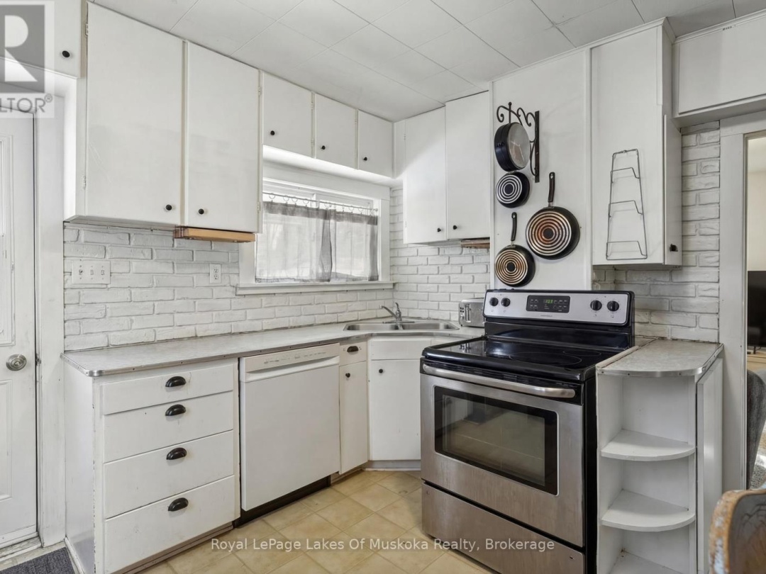 60 WEST ROAD W, Huntsville (Chaffey)