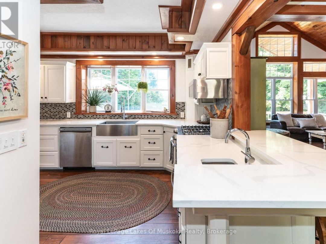 1080 WALKERS GLENN CRESCENT, Lake of Bays (Sinclair)