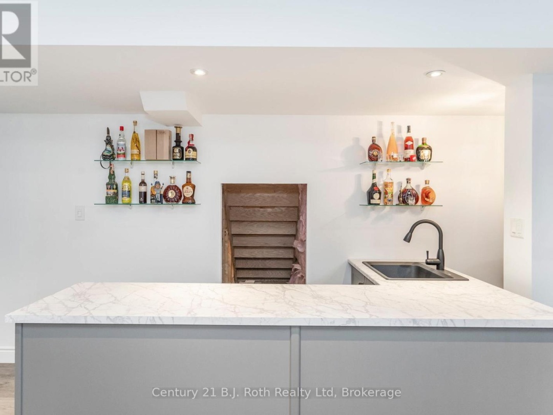 4 CHARLIE RAWSON BOULEVARD, Tay (Victoria Harbour)