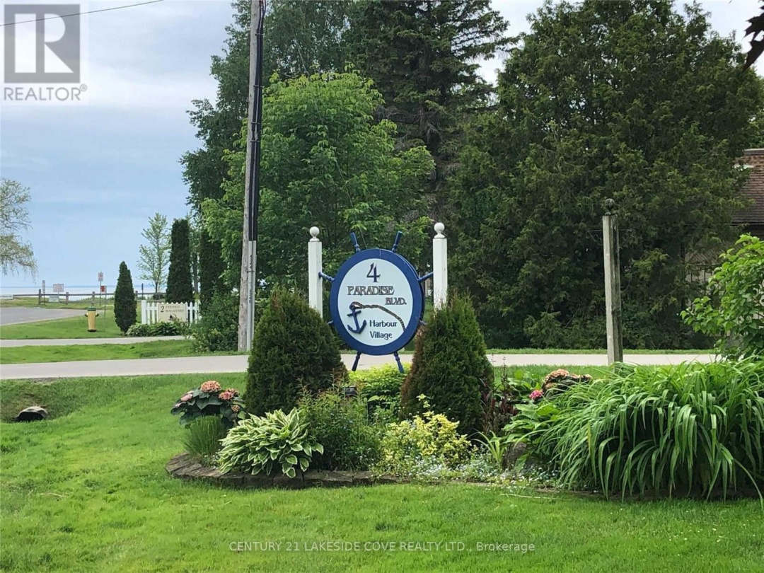 UNIT 4 - 4 PARADISE BOULEVARD, Lake Simcoe