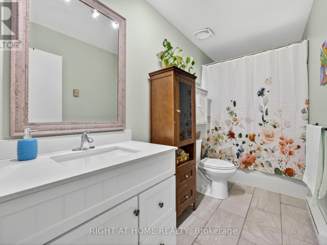 112 BORLAND STREET E, 
