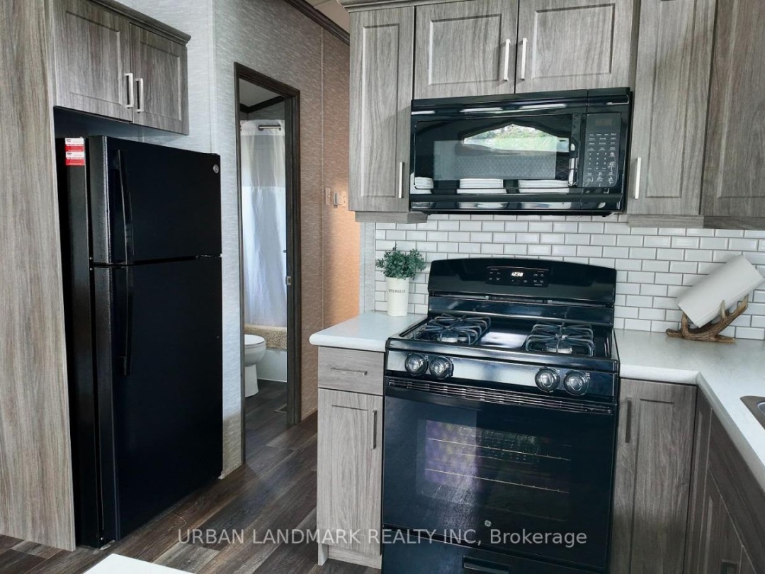 2612 VICTORIA ROAD, 