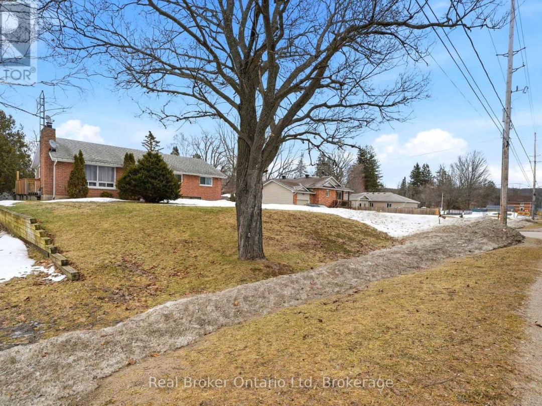 8271 93 HIGHWAY, Tiny (Wyebridge)