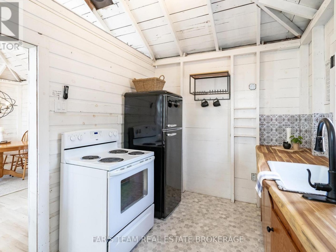 365 ROBINS POINT ROAD, 