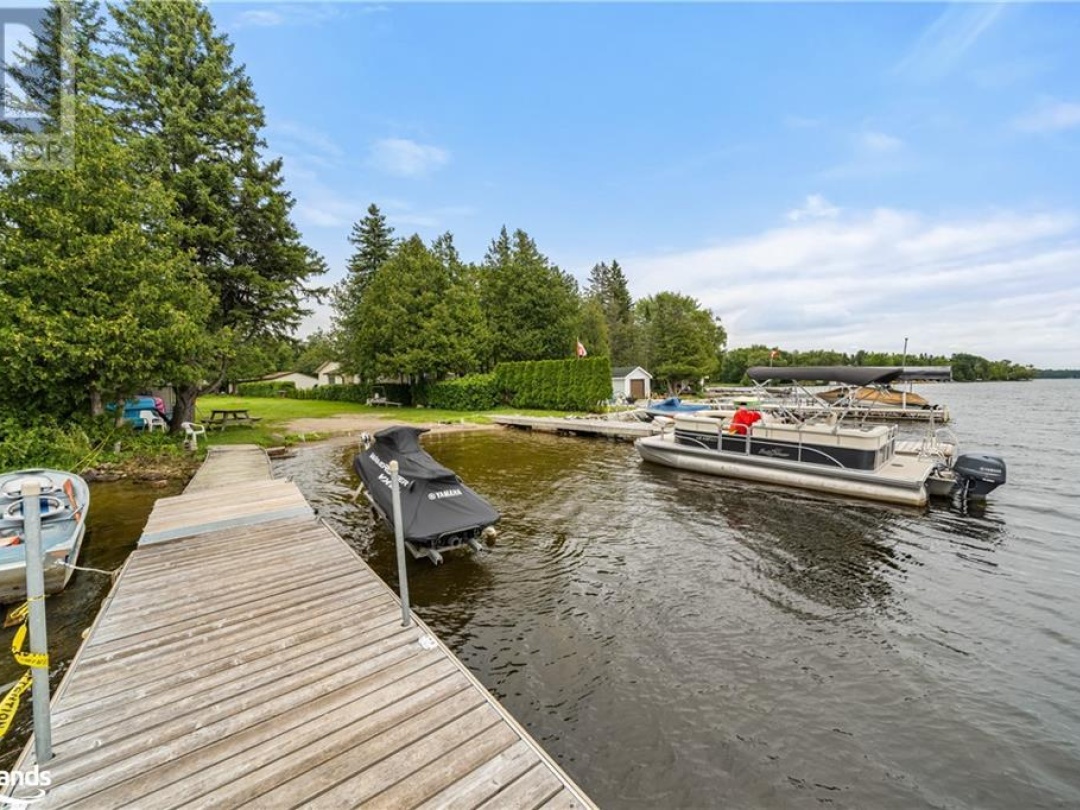 93 Sturgeon Glen, Sturgeon Lake