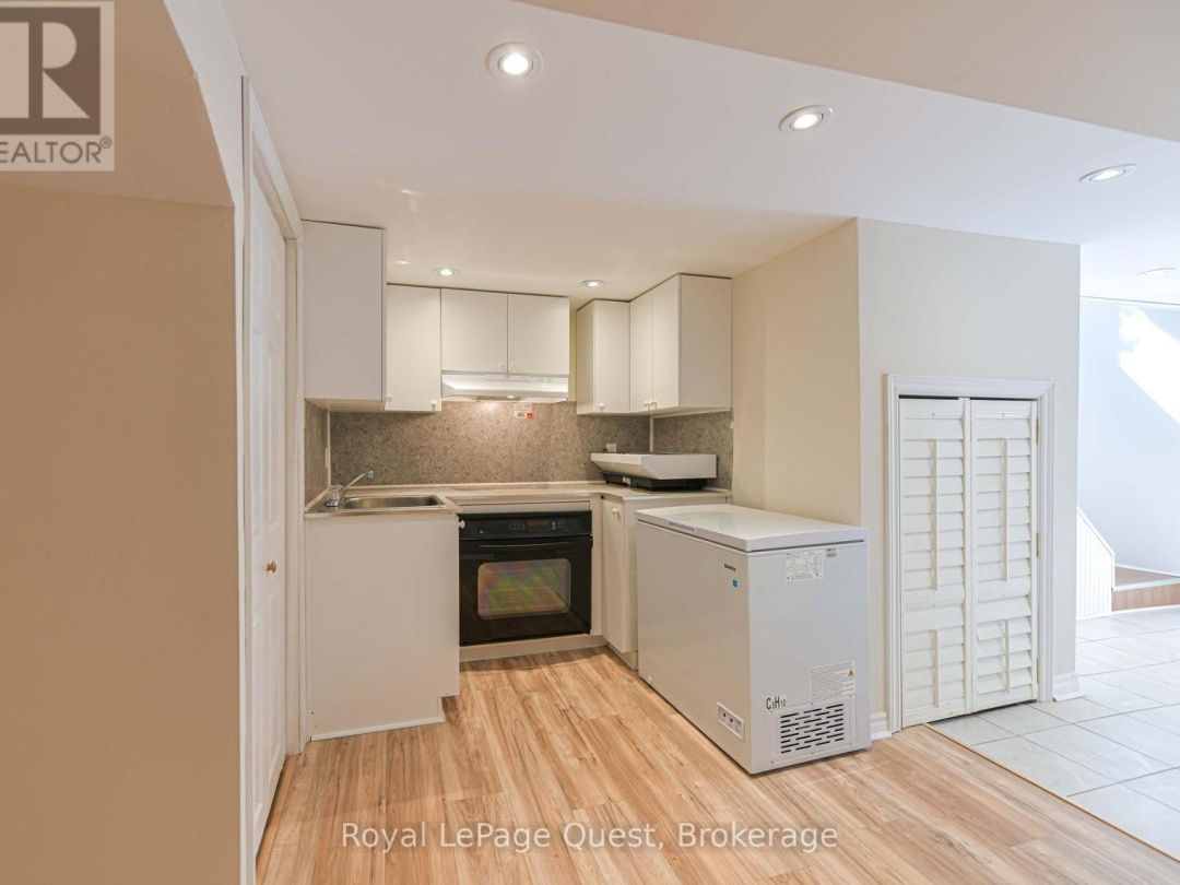 401 MISSISSAGA STREET W, 