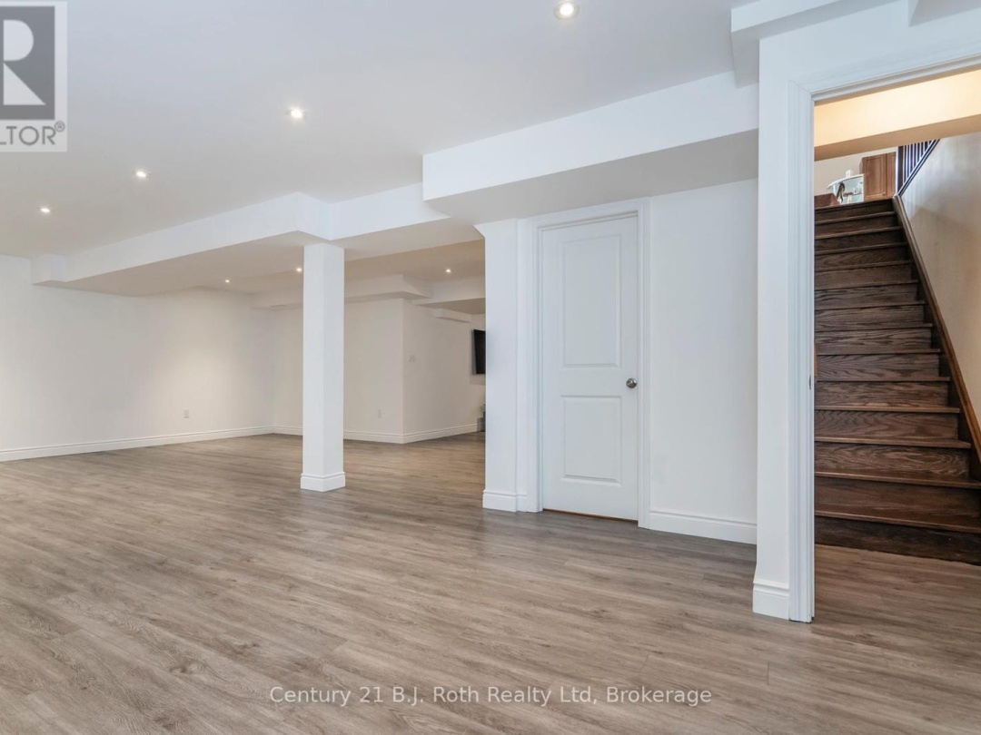 4 CHARLIE RAWSON BOULEVARD, Tay (Victoria Harbour)