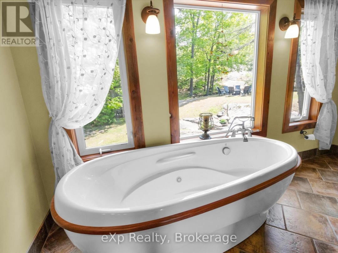6646 1040LITTLEBEAUSOLEIL ISLAND, Georgian Bay