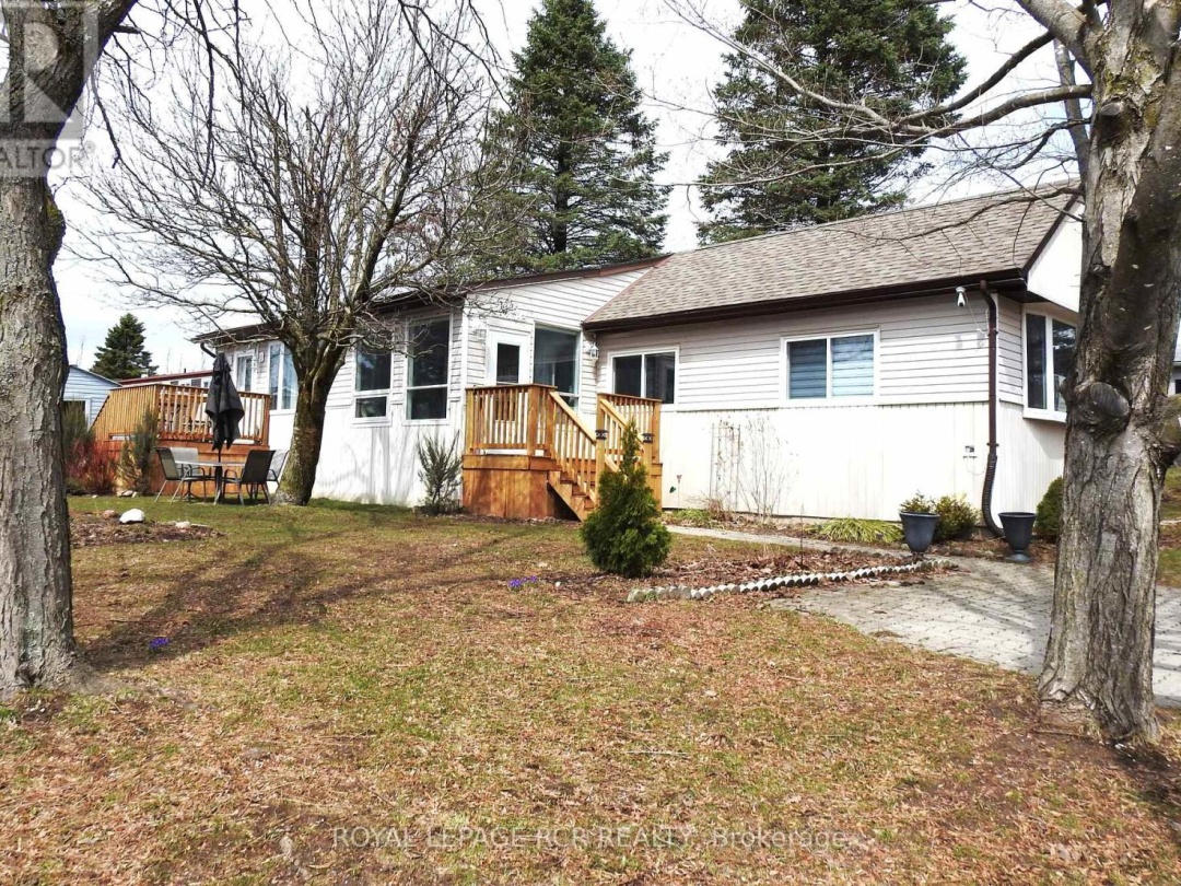 8 CLAREMONT CRESCENT, Oro-Medonte