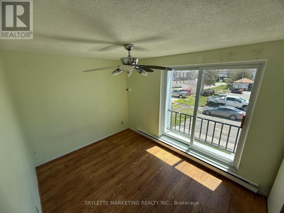 24 - 2 PARADISE BOULEVARD, Lake Simcoe