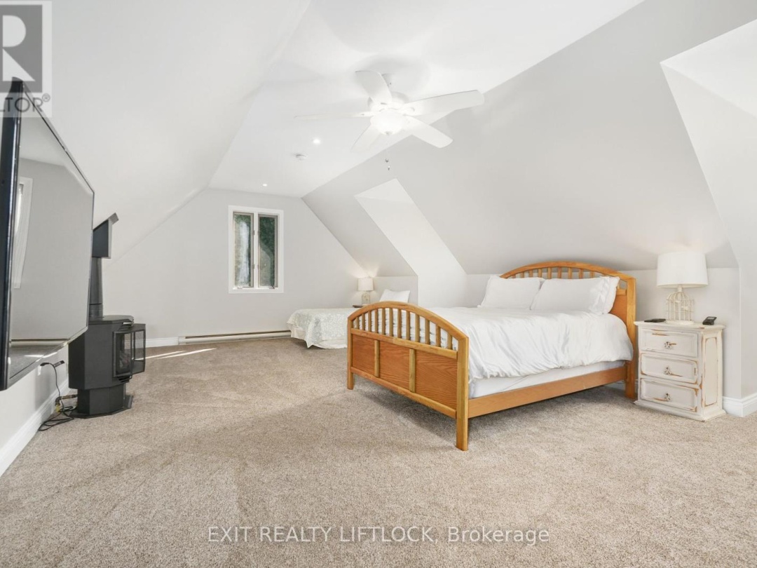 169 DUTCH LINE ROAD W, 