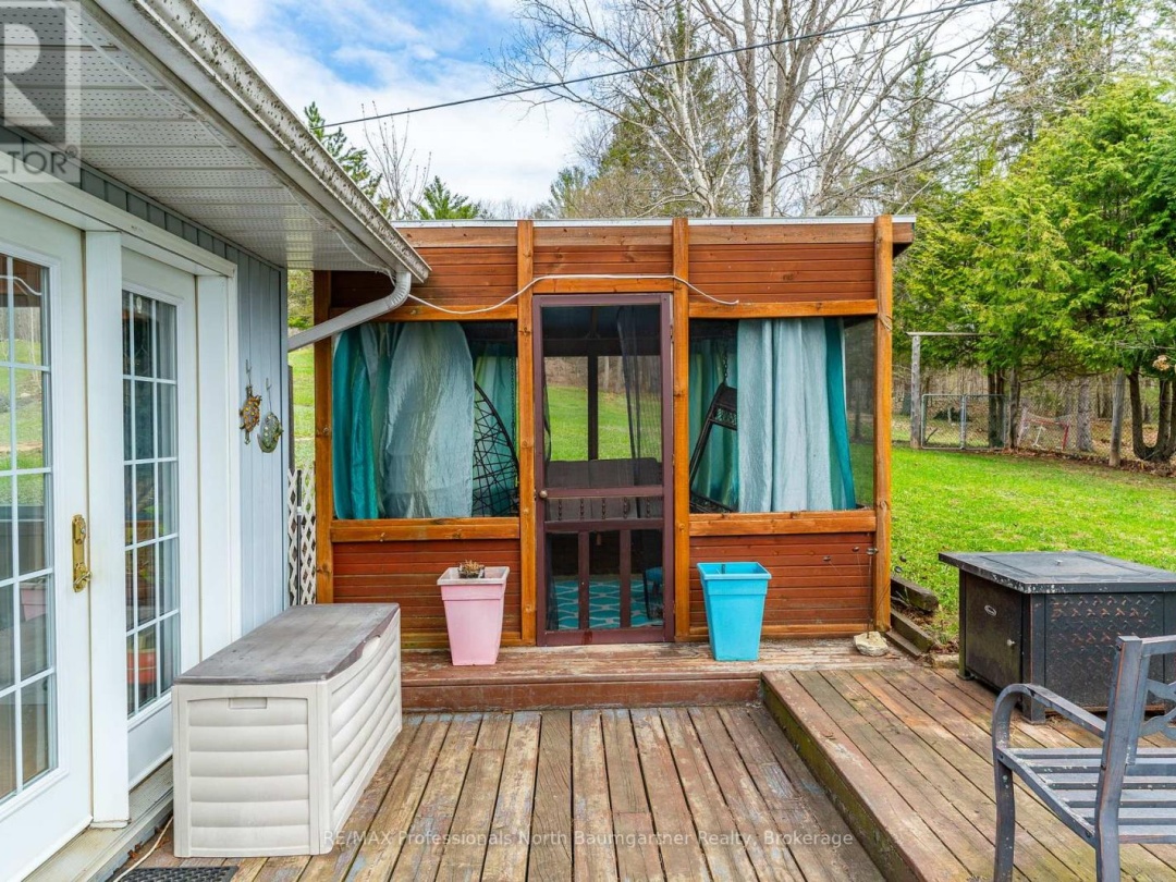 1093 REYNOLDS ROAD, Horseshoe Lake