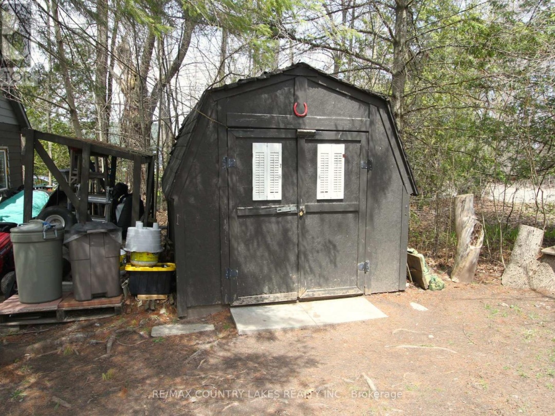 31 HILLCREST AVENUE, Mitchell Lake