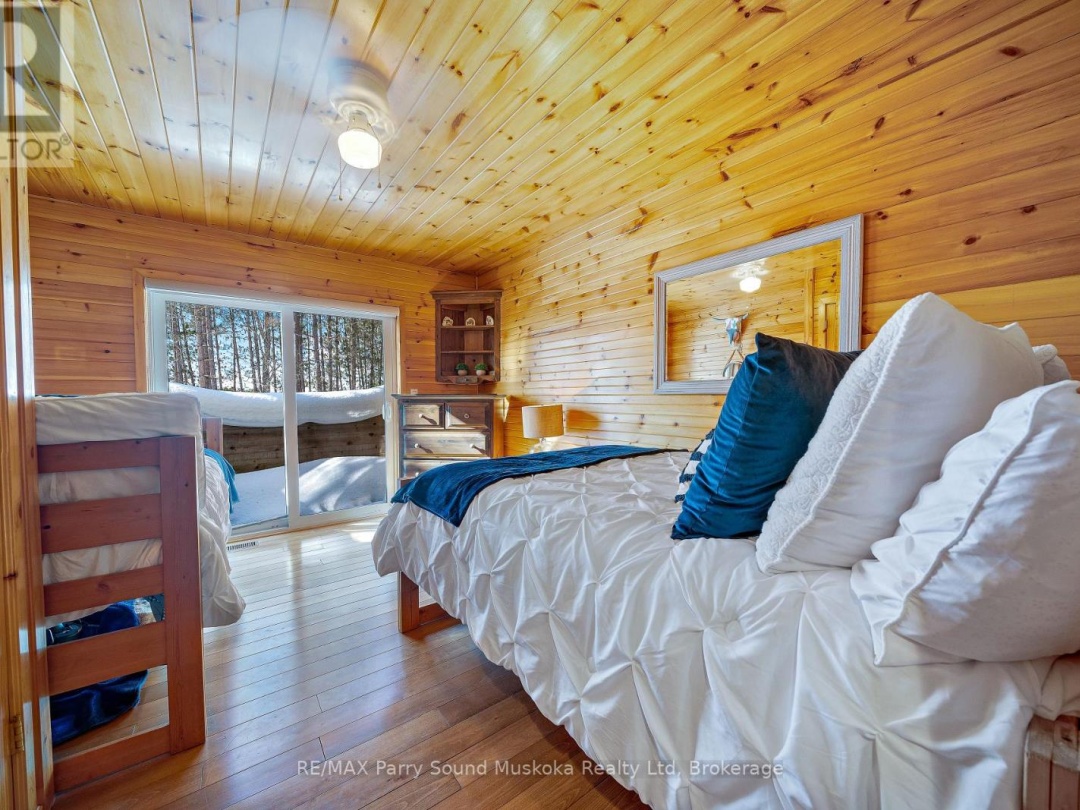 587 CENTRE ROAD, Manitouwabing Lake