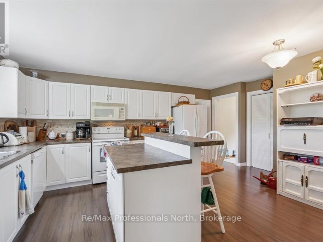 1042 RIVER HAVEN ROAD, Muskoka River