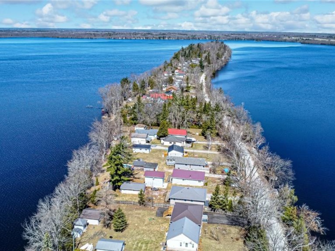 185 AVERY POINT Road, Dalrymple Lake