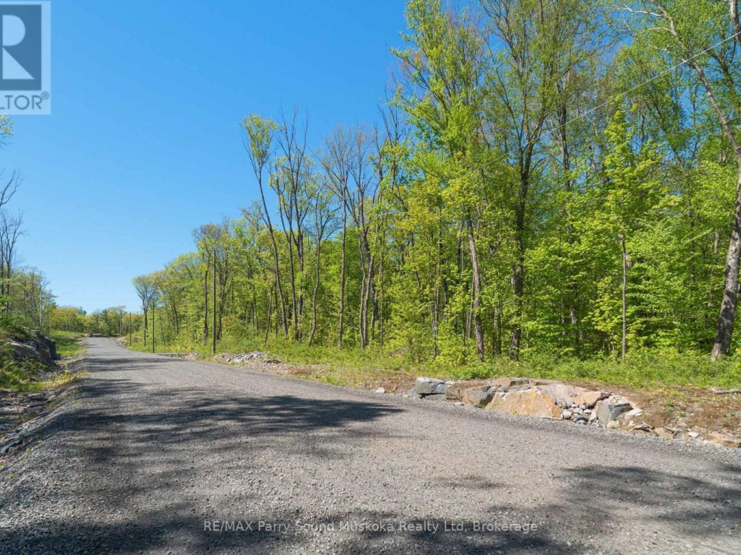 20 ZHAAWASHKWAA MIIKA ROAD, Clear Lake