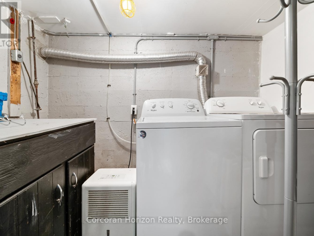 196 MAIN STREET W, Huntsville (Chaffey)