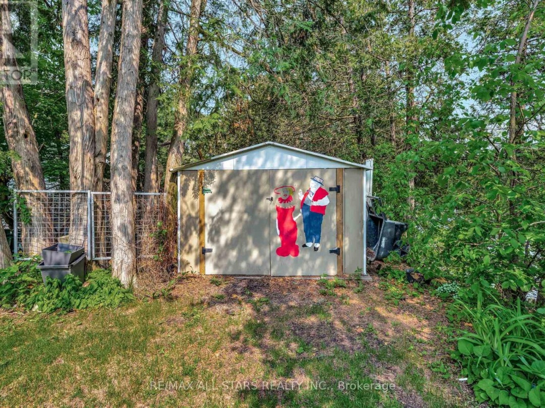 14 WYCHWOOD DRIVE E, Sturgeon Lake