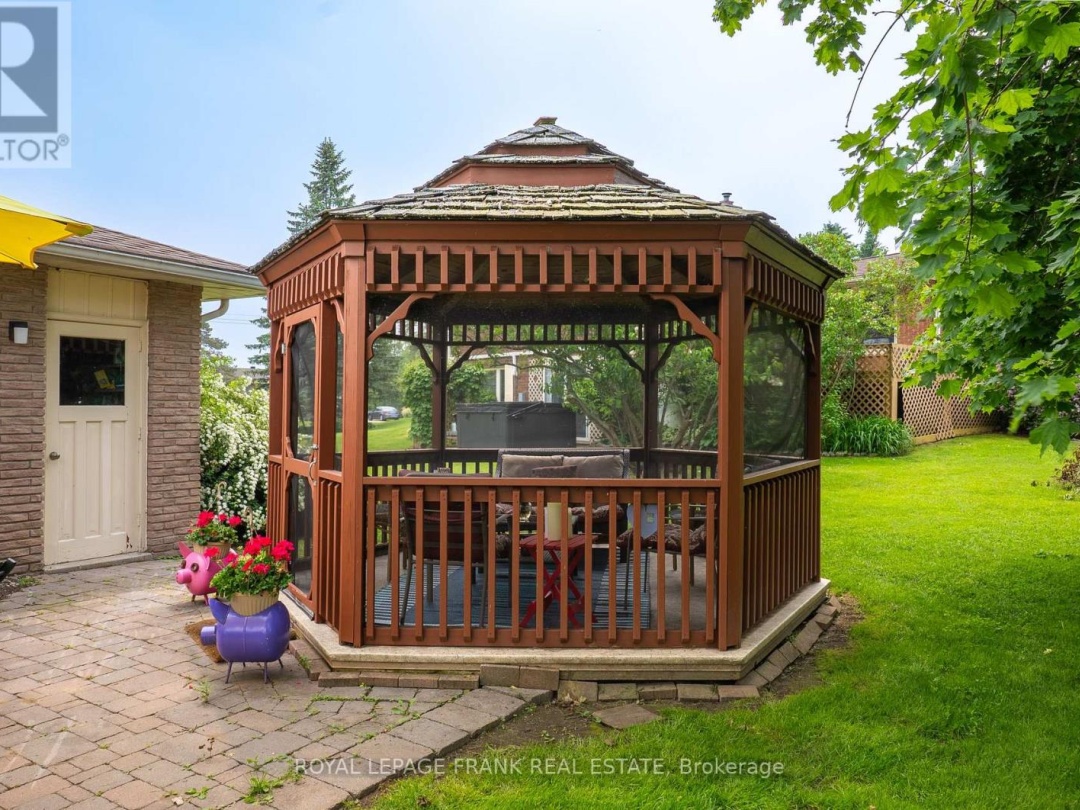 383 OLD SURREY LANE, Pigeon Lake