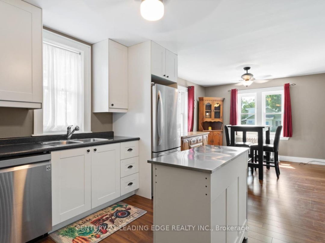 450 MARY STREET N, 
