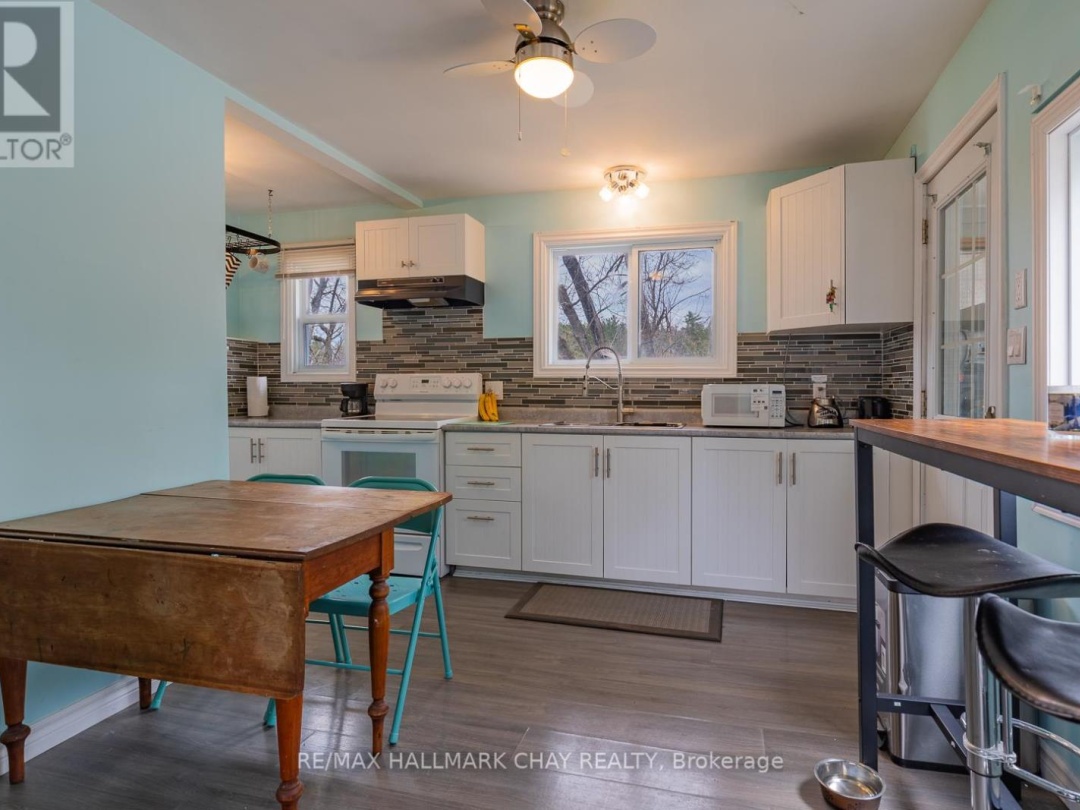 6 DICKSON STREET, Kawartha Lakes (Kinmount)