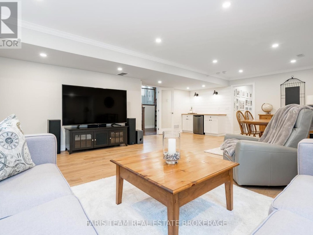 1559 RIMKEY CRESCENT, 