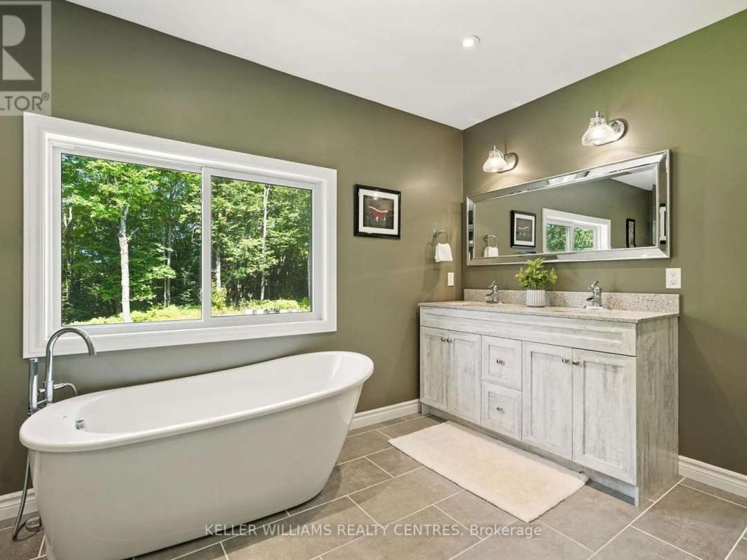 96 LINDGREN ROAD E, 