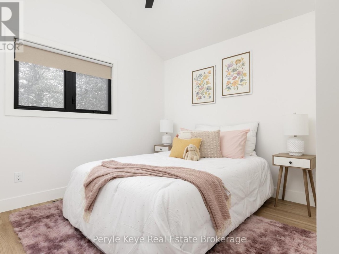 1290 CEDAR LANE, Bracebridge (Macaulay)