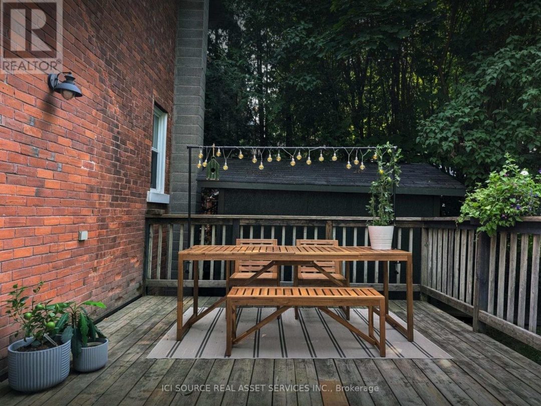 260 COLBORNE STREET W, 