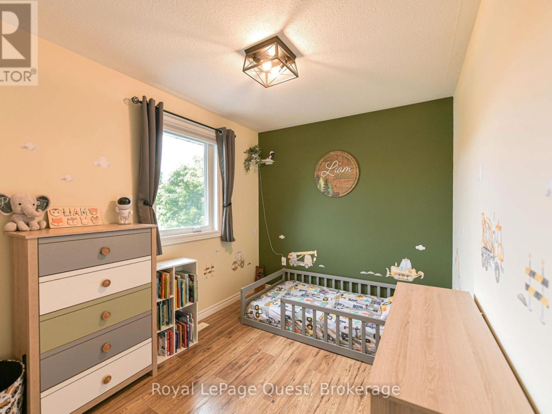 46 COURTNEY CRESCENT, 