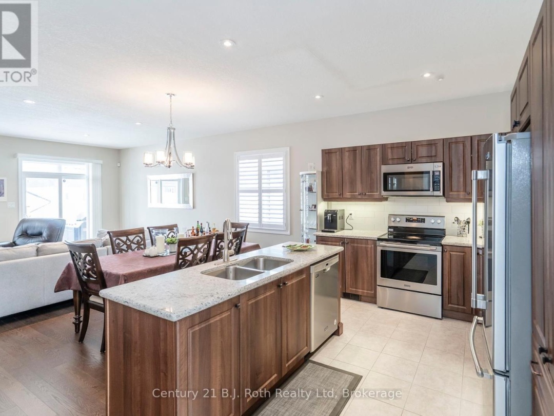 4 CHARLIE RAWSON BOULEVARD, Tay (Victoria Harbour)