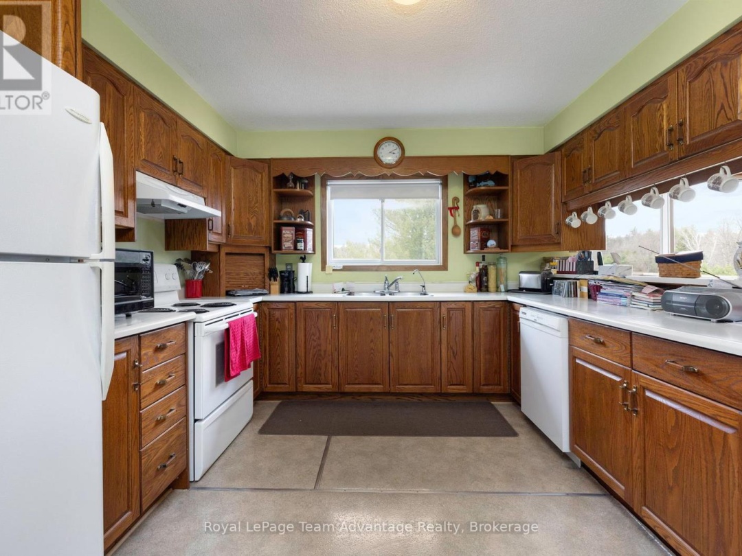 142 BROADBENT ROAD, Manitouwabing Lake