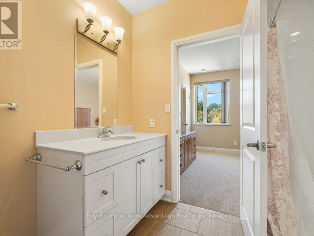 203 - 20A SILVER BIRCH COURT,