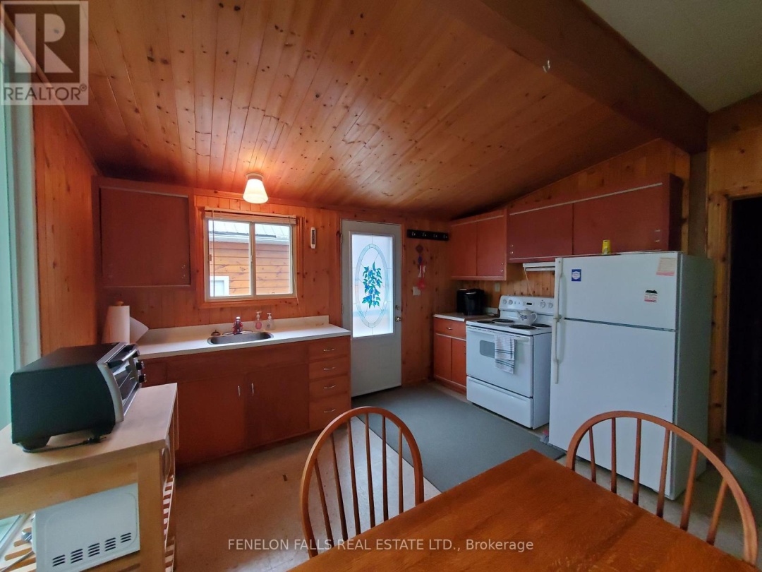 9 GOLD STREET, Sturgeon Lake