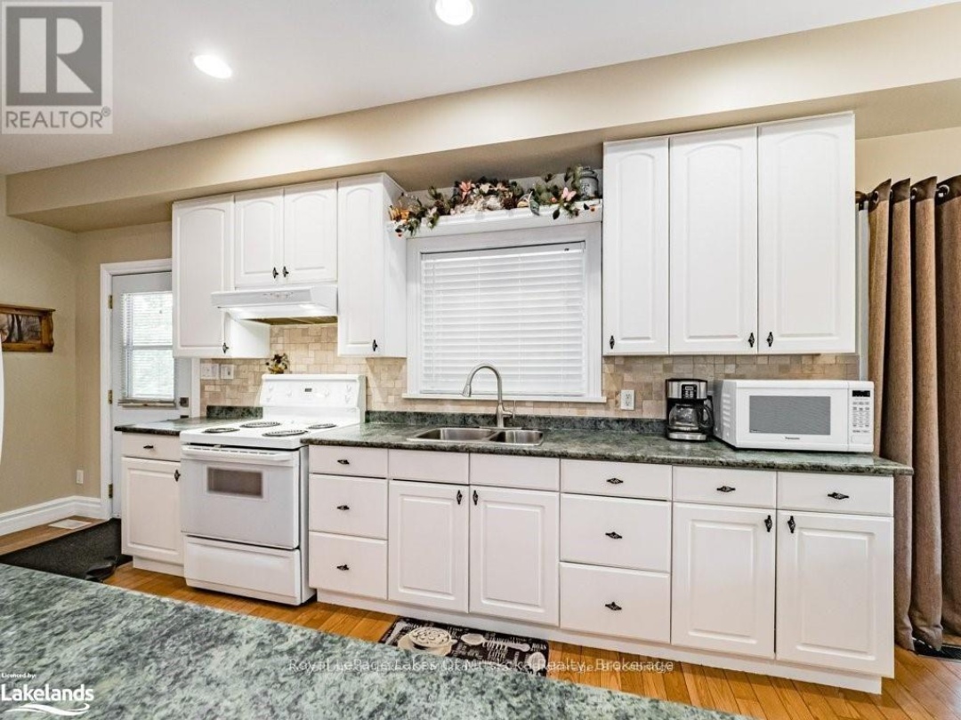 2411 HWY. 118 E. HIGHWAY, Bracebridge (Draper)
