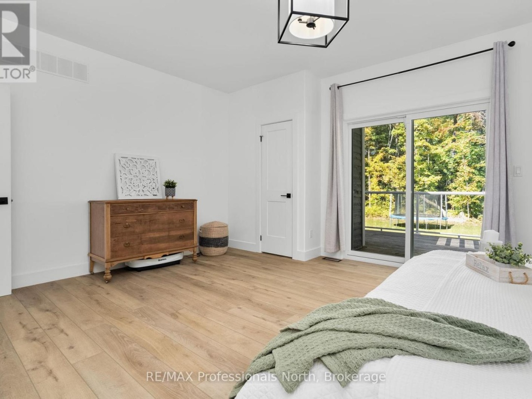 1034 XAVIER STREET, Gravenhurst (Morrison)