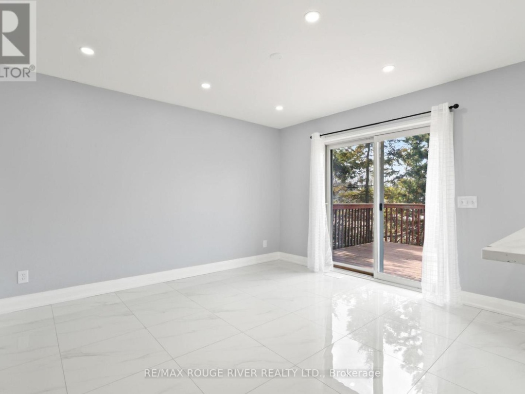 495 LAKELAND CRESCENT, 