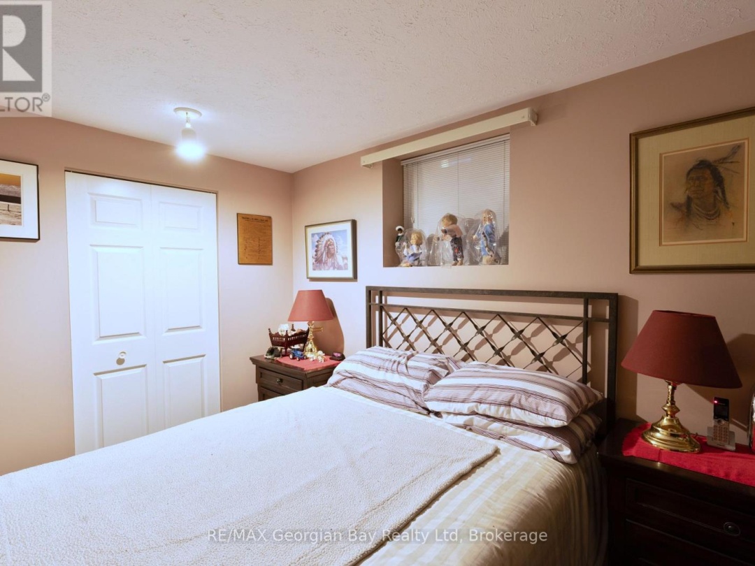 33 ANDERSON CRESCENT, Tay (Victoria Harbour)