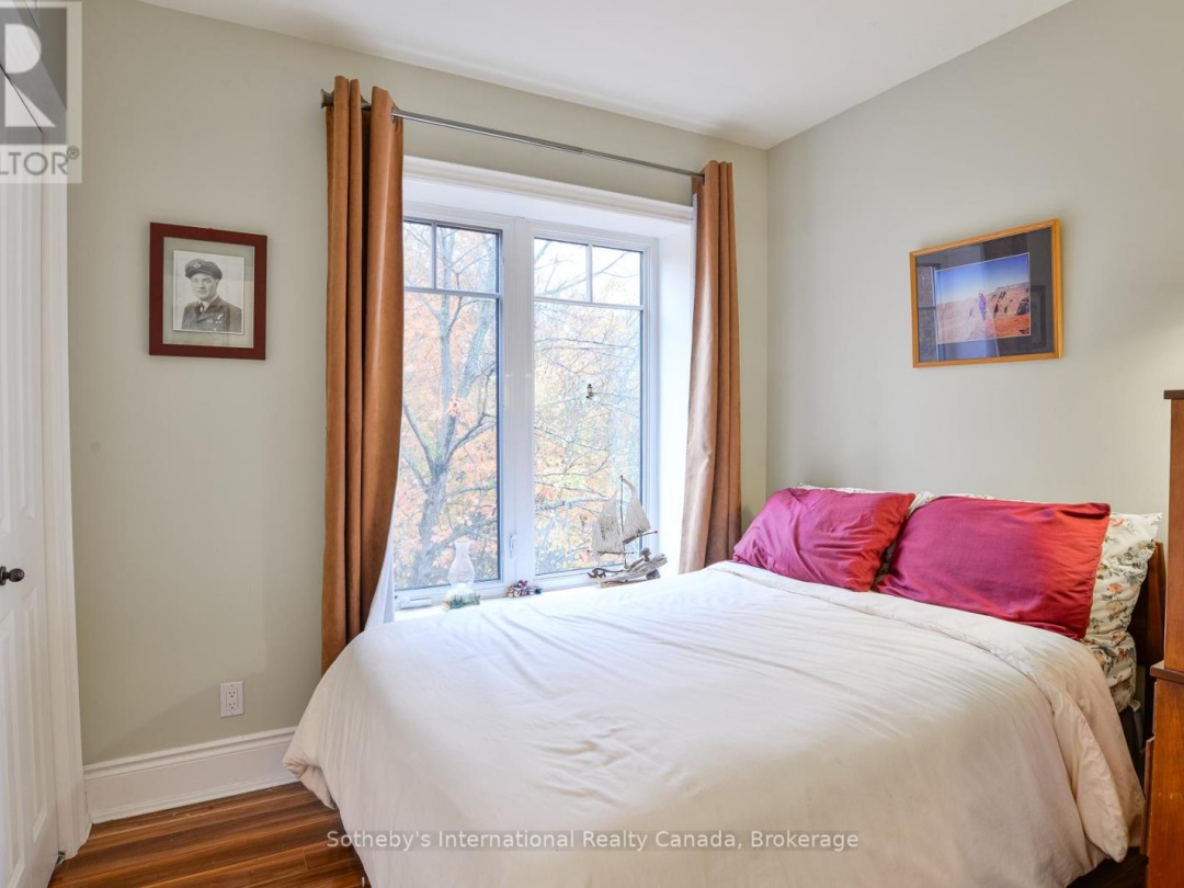 407 - 391 JAMES STREET W, 