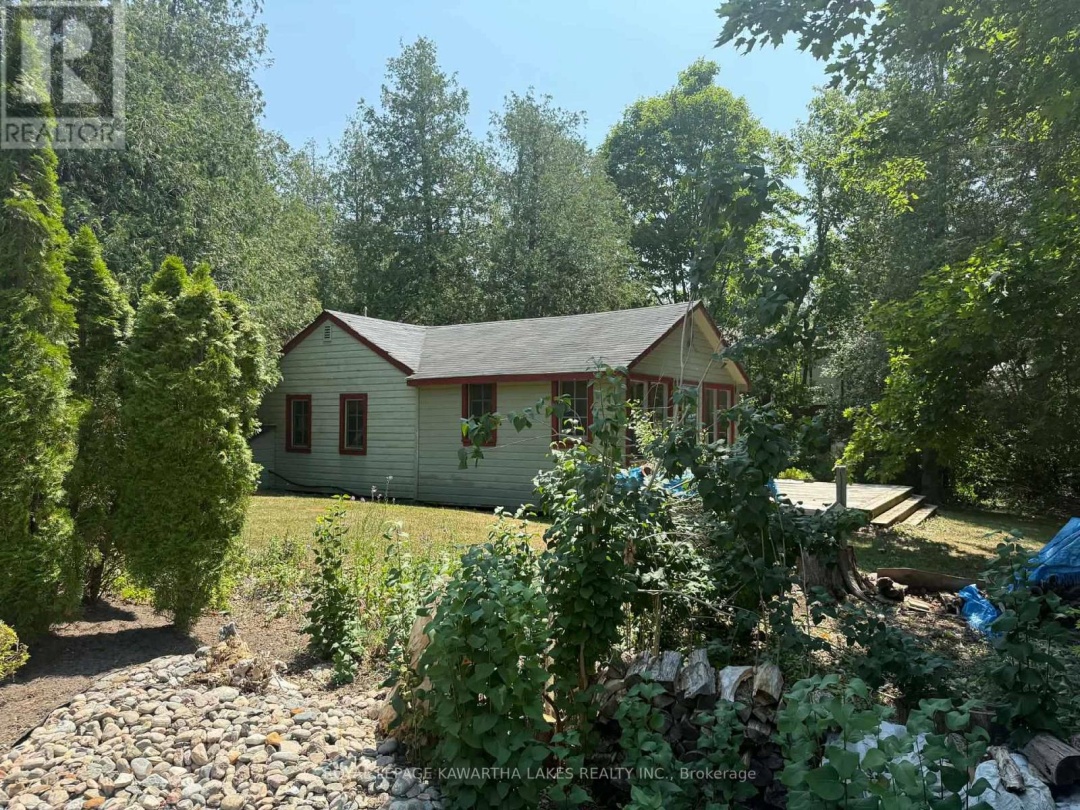 8 STURGEON GLEN ROAD, Sturgeon Lake