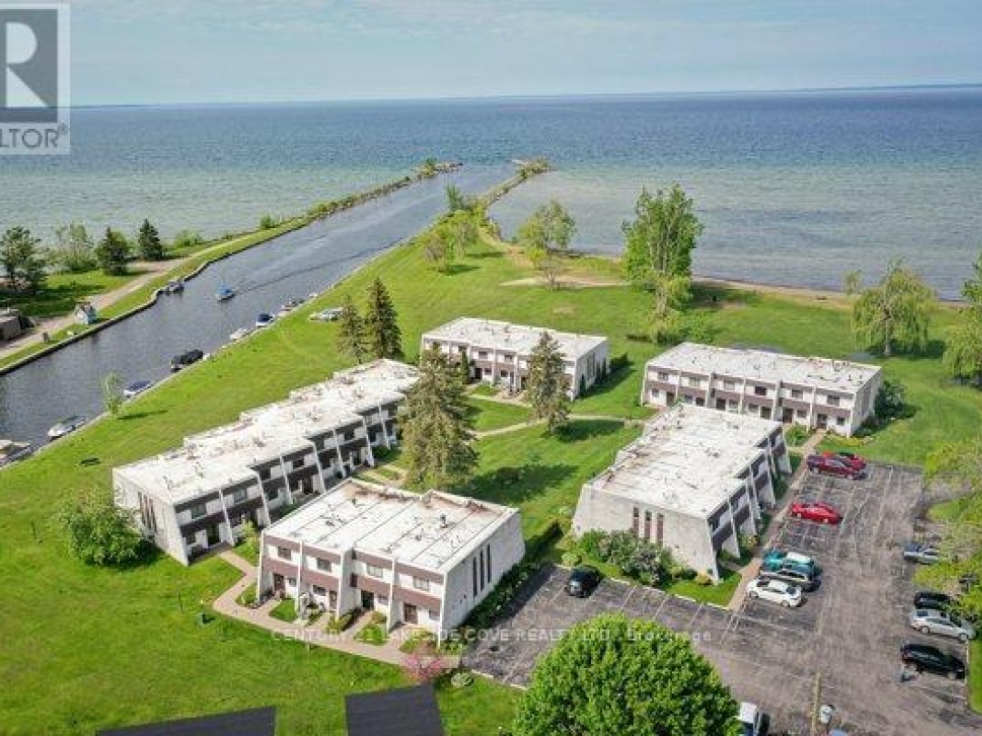 UNIT 14 - 1 PARADISE BOULEVARD, Lake Simcoe